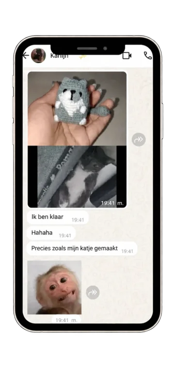 Review van Lotte die haar amigurumi katje toont